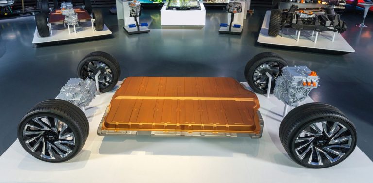 GM Unveils a Huge Capacity Battery | Bigger than Tesla’s